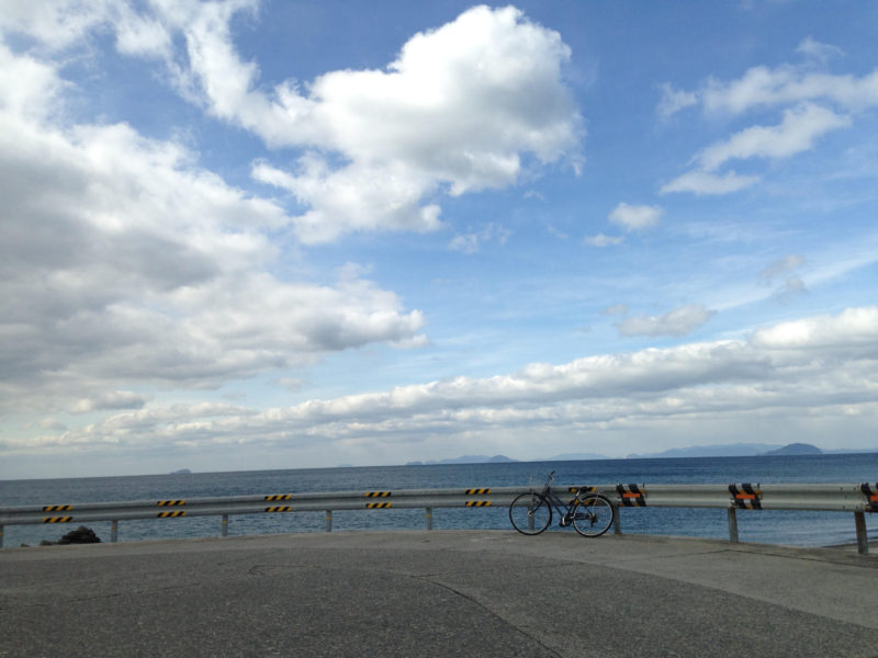 海と青空と自転車